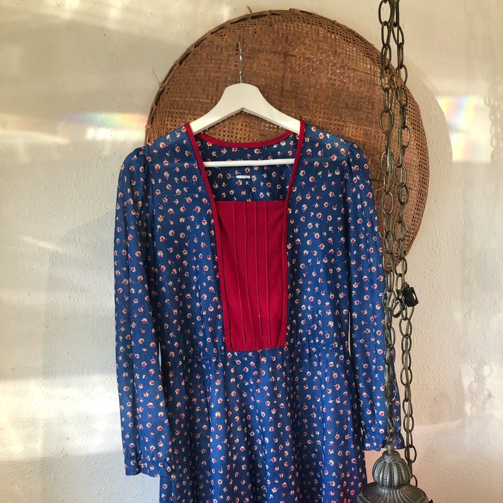 Ladies Vintage early 80s dress